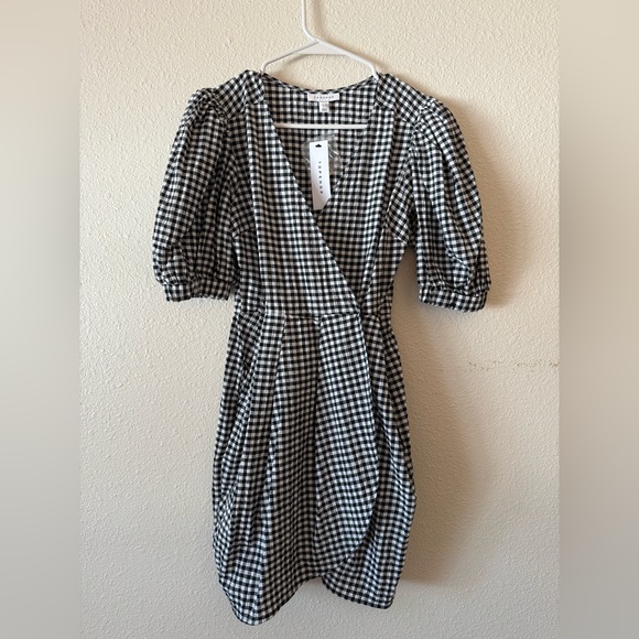 Topshop Dresses & Skirts - NWT TOPSHOP Gingham Plaid Black/White Puff Sleeve Tulip Wrap Dress